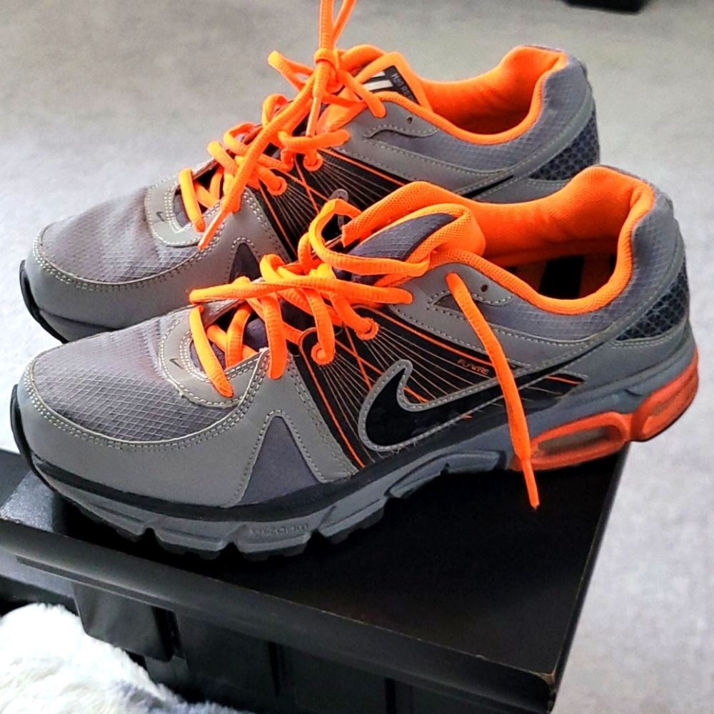 NIKE h20 Repel